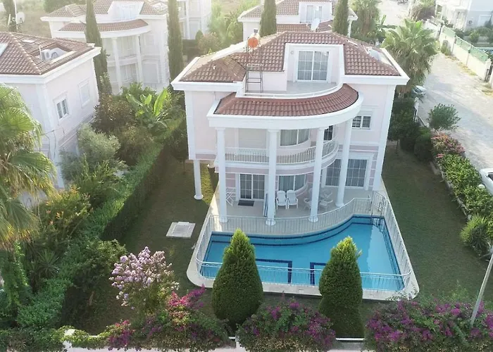 Villa Aslam, Kadriye Mahallesi 236 Sokak No: 1-4 Tolerance Golf Sitesi C-1 Blok, Serik, Antalya Belek